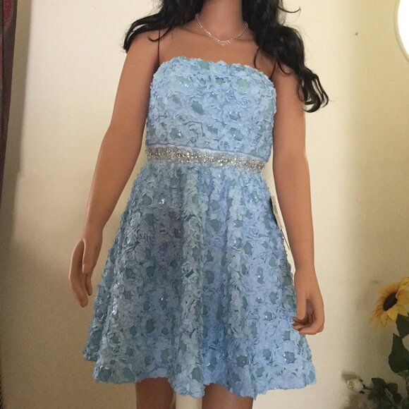 unique brand new 3D flower intricate design dress for sale - Picture 1 of 4